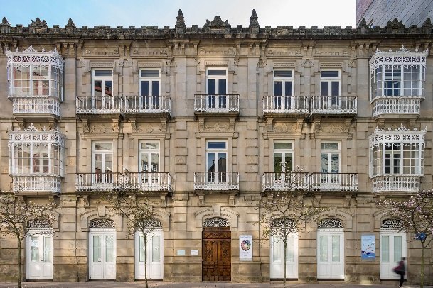 Fachada del Café Moderno de Pontevedra